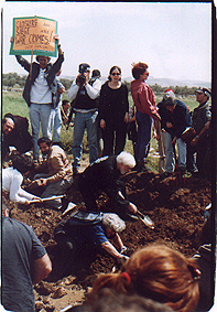 Demonstrators try to replace the earth with their bare hands - Photo   2001 by Rachel Avnery
